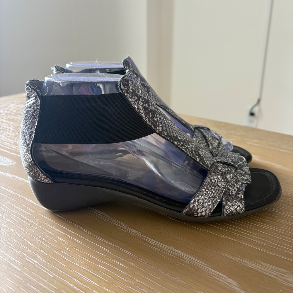 The FLEXX Womens Silver Snakeskin Print Wedge Sandals Elastic Straps Size‎ 7 38